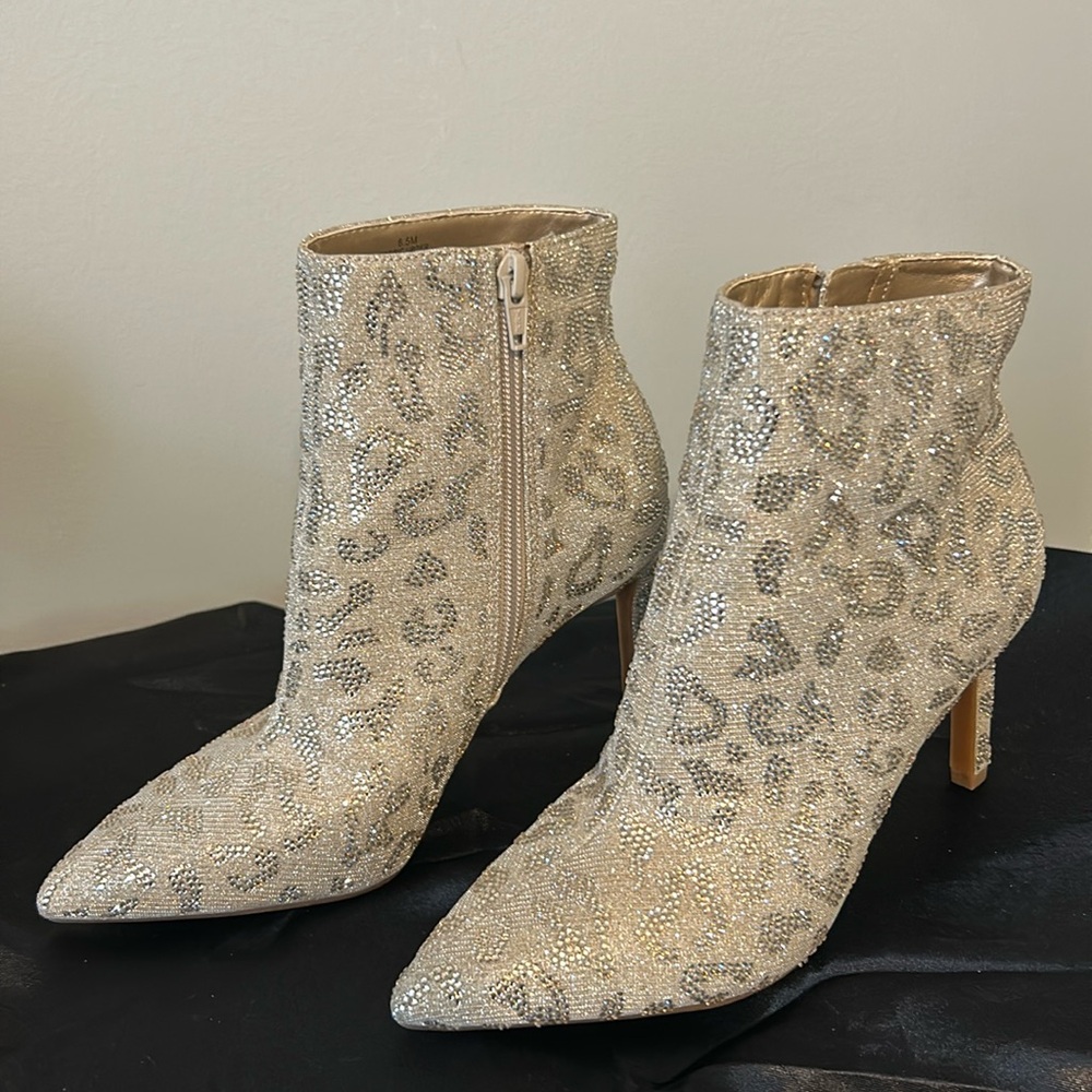 Gianni Bini heeled booties